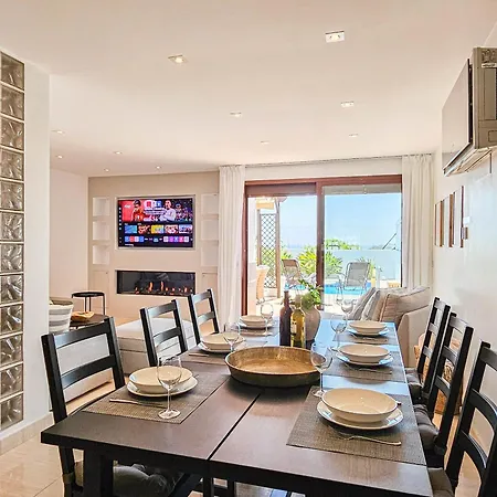 3 Bedroom Townhouse With Private Pool Holiday home *