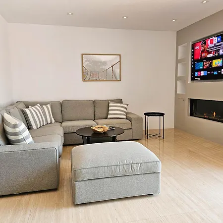 3 Bedroom Townhouse With Private Pool Holiday home