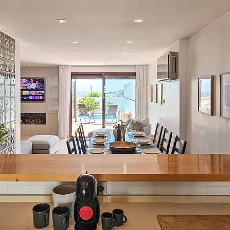 3 Bedroom Townhouse With Private Pool Holiday home *
